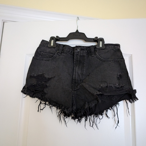 Abercrombie And Fitch High Ruse Distressed Black Denim Shorts Size 2 - Picture 1 of 8